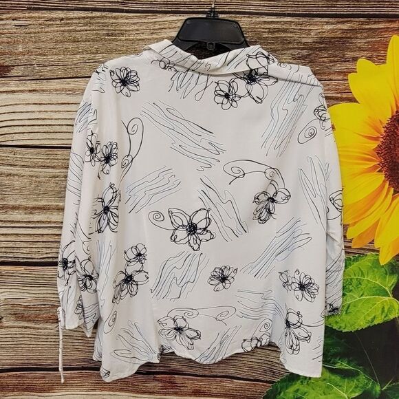 Dressbarn white/blue v-neck blouse 22/24 Pre-owned - Picture 2 of 7